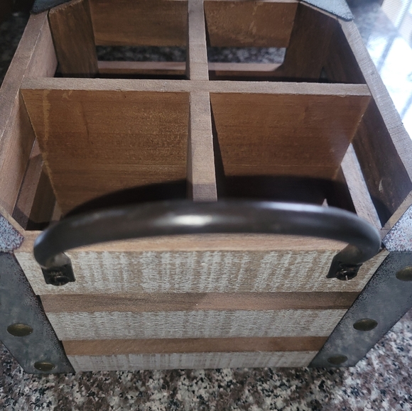 Furniture Finds Whitewashed 4 Bottle Tabletop Wine Crate - Picture 4 of 5